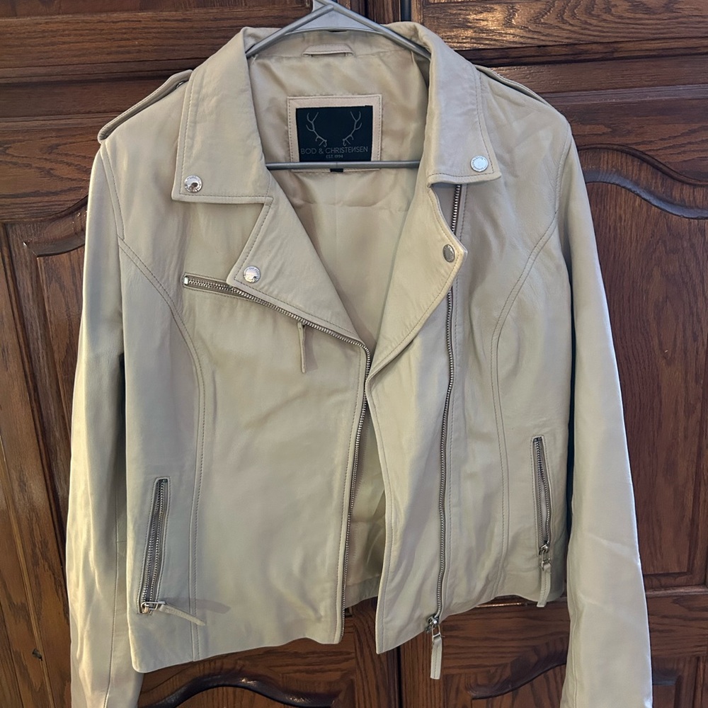 Stylish Women's Cream Leather Jacket